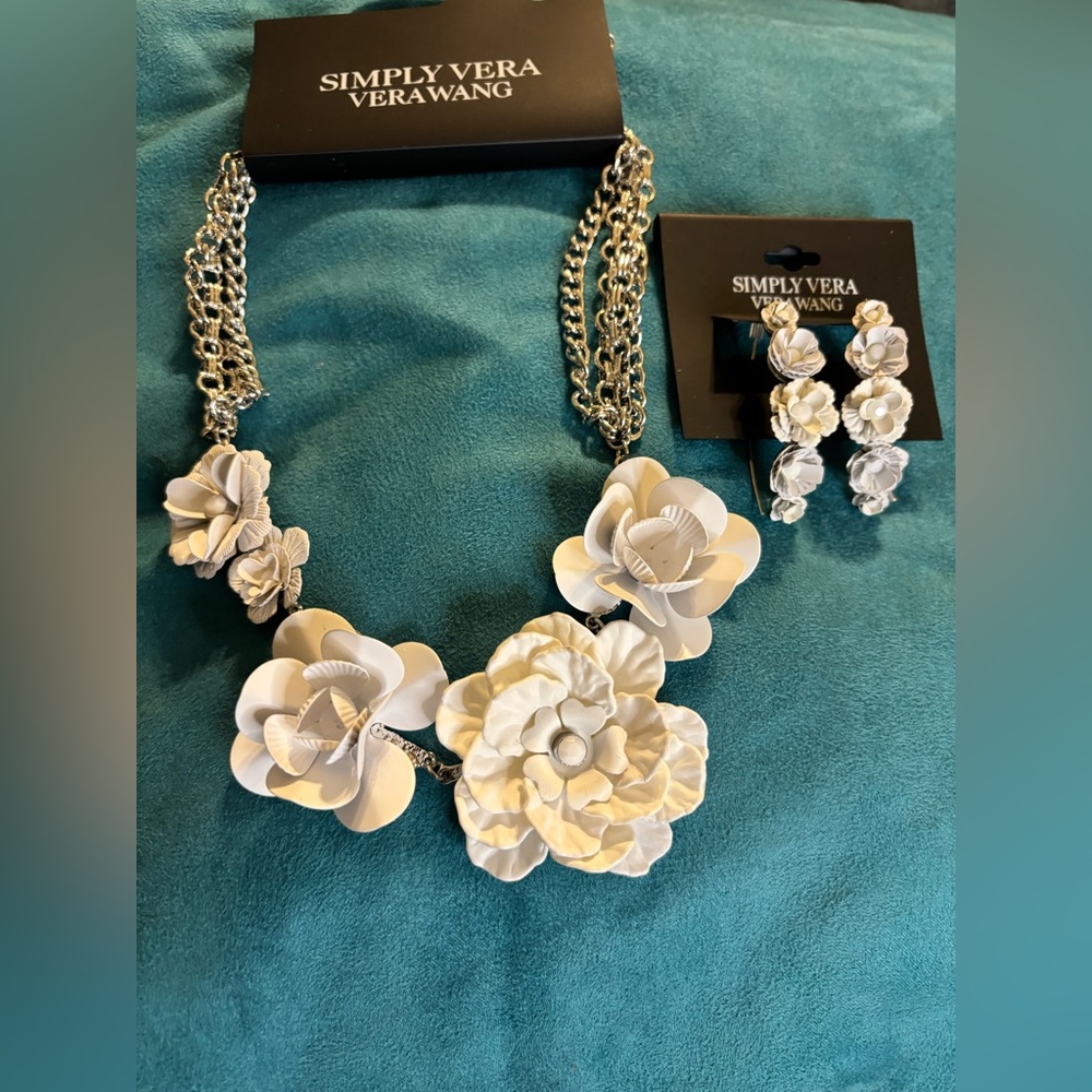 Simply Vera Vera Wang Silver Necklace & Earring Set with Floral Design